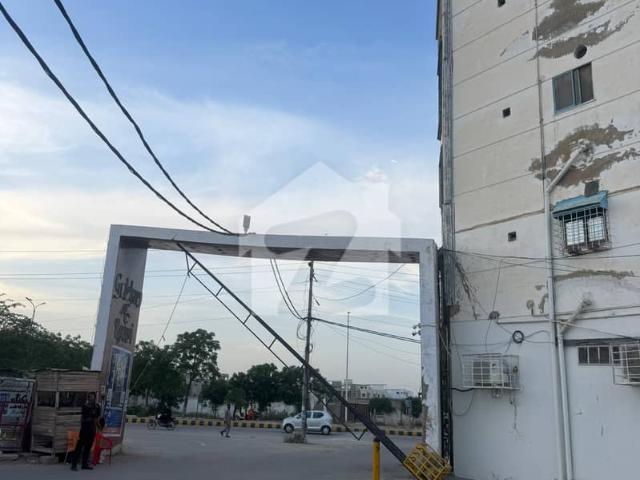 Gulshan E Romi, 60 Feet Road 400 Square Yard Leased Opposite Saima Mall For Sale