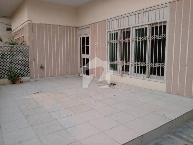 Gulshan Iqbal Block 13 D2 400 Sqyd Corner House For Sale