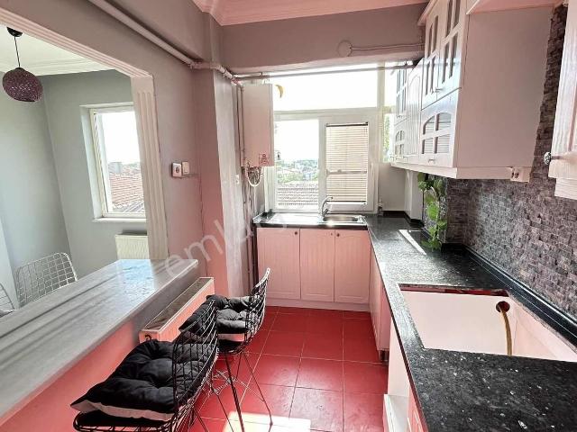 Güreşen Emlak'tan Uzunkaldırım Caddesi'nde 3+1 Kiralık Daire