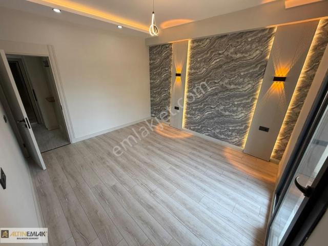 Güre Köy İçinde Bahçeli, Yeni Binada Satılık 2+1