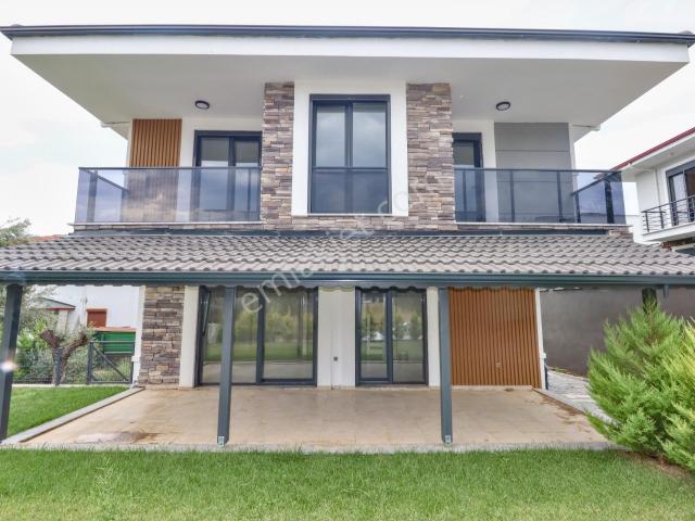 Güre'de 350 M2 Arsa İçinde Satılık Tek Müstakil Villa
