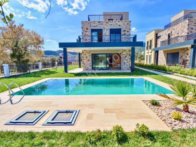 Güre'de 450m2 Arsa İçinde Özel Havuzlu 4+1 Villa