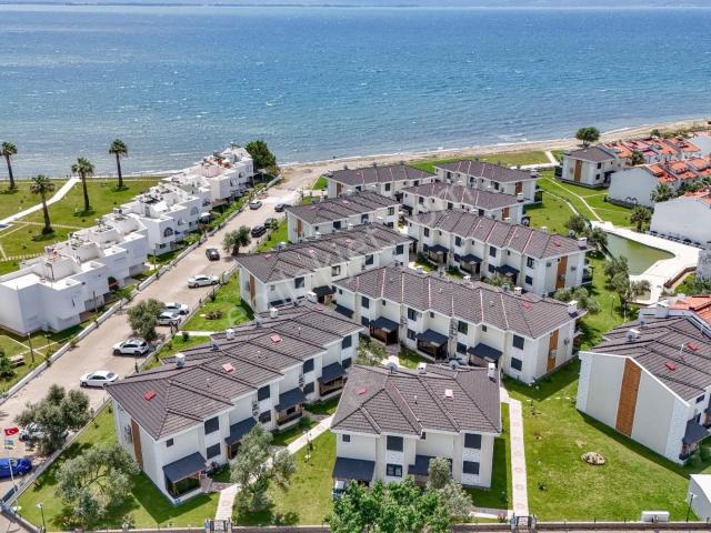 Güre'de Denize Sıfır Sitede Satılık 3+1 Lüks Villa