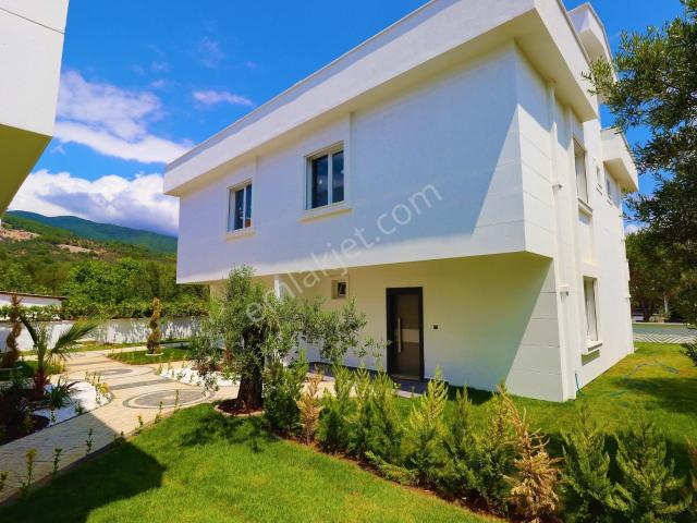 Güre'de Satılık 5+1 Sıfır Villa