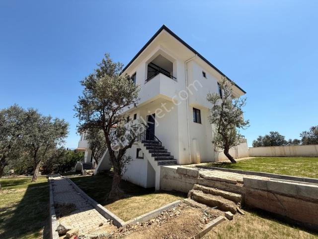 Güre'de Zeytinlikler İçerisindeki Sitede Sıfır Satılık Villa