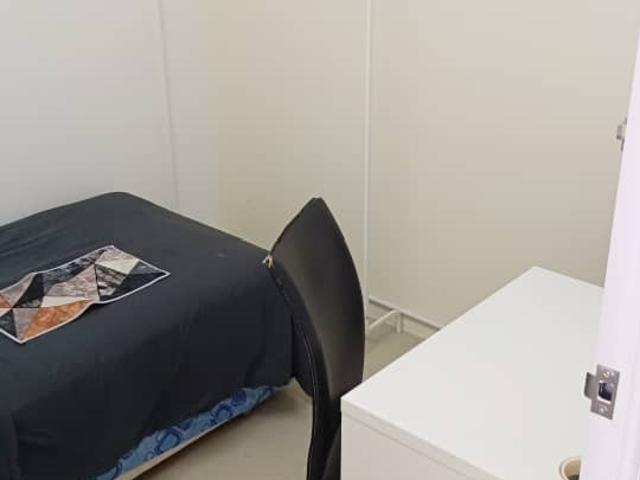Gurney park condo single male room no aircond for rent