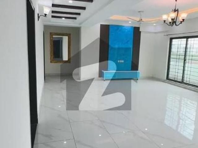 Gurond Floor 3 Bed Room Apartments For Rent in Askari 11