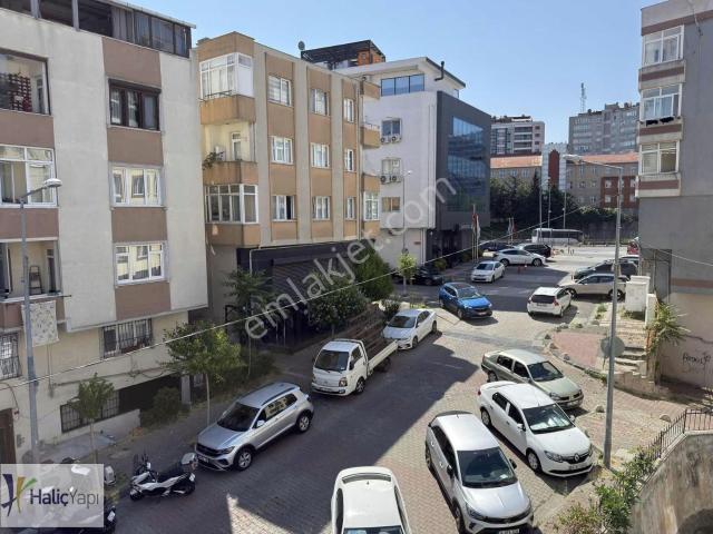 Gürselde Hastaneye Metrobüse Yakın Asansörlü Kiralık Daire