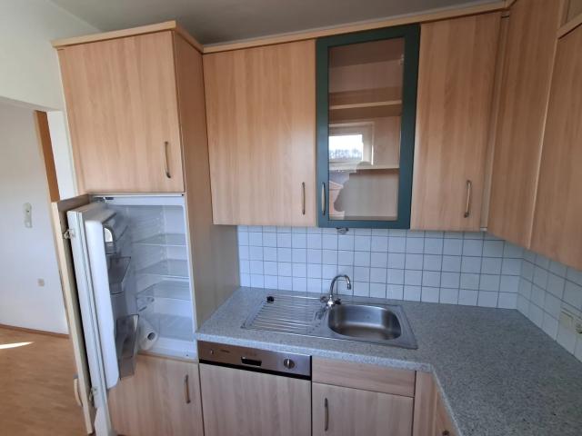 Gut aufgeteilte 2 Zimmer Wohnung mit möblierter Küche im Zentrum von Lohnsburg