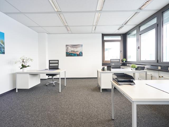 Gut ausgestattete, renovierte Büroflächen mit Teeküche