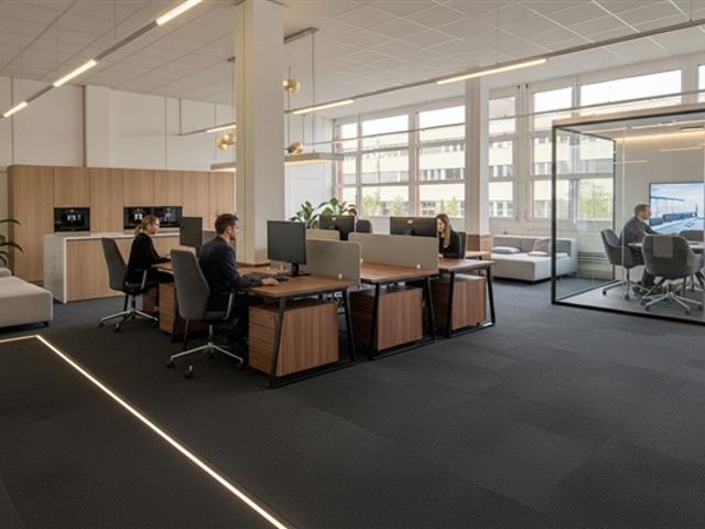 Gut gelegene, ausgebaute und helle Bürofläche mit Wasseranschluss 158 m2!