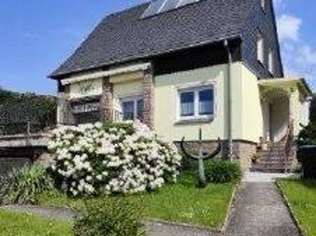 Gut gelegenes 5 Zi EFH mit Sonnenterrasse, großem Keller, Garage und Ausbaures. im schönen Mittweida