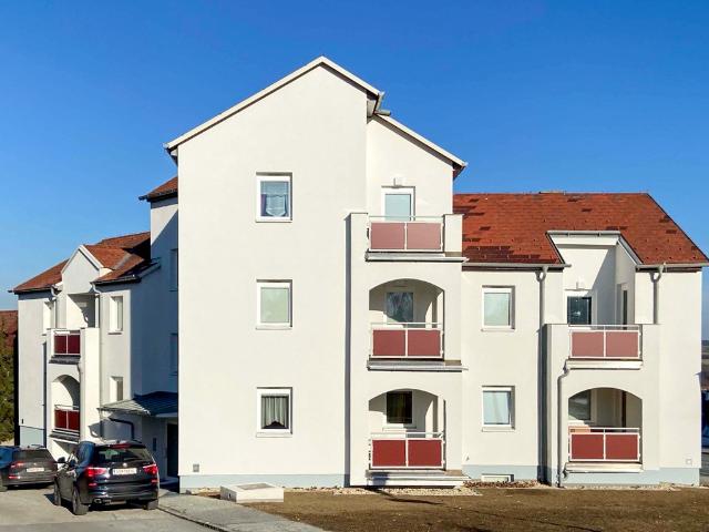 Gut geschnittene Familienwohnung im 1. OG mit Loggia