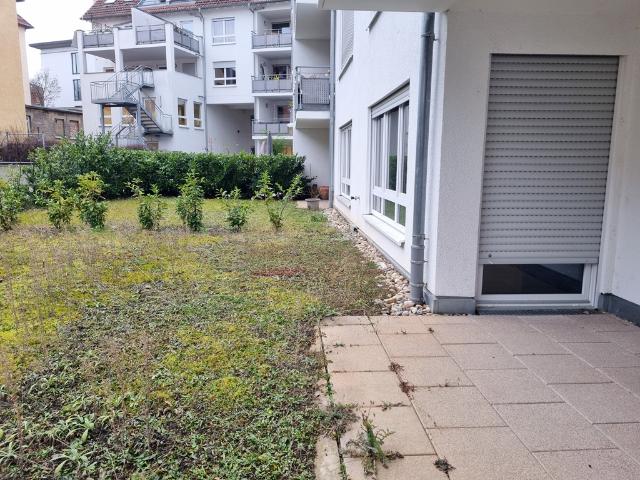 Gut geschnittene 2 Zi. EG Wohnung mit eigenem Garten in zentraler Lage von Stuttgart Bad Cannstatt
