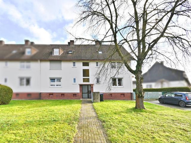 Gut geschnittene 2 Zimmer Wohnung mit Balkon und Gartenanteil