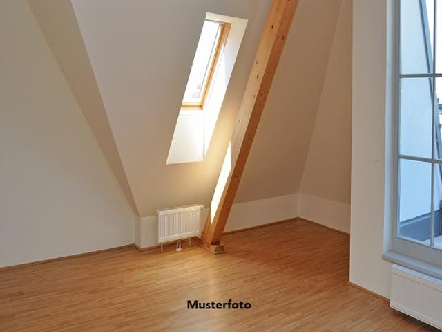 Gut geschnittene 2 Zimmer Wohnung mit eigenem PKW Stellplatz