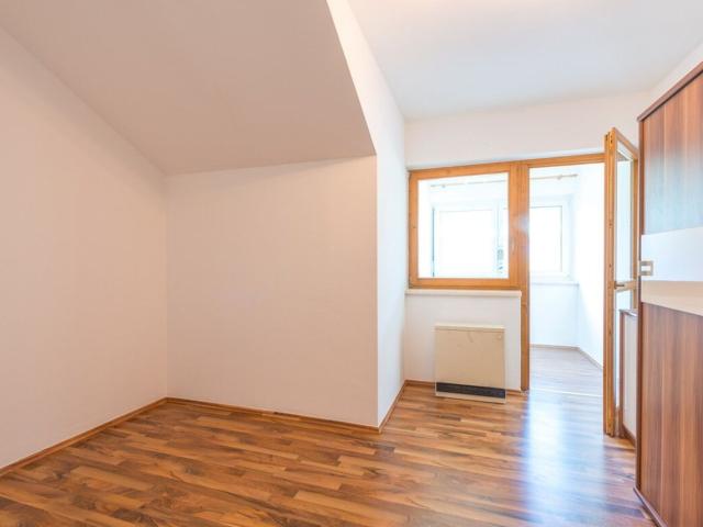 Gut geschnittene 3 Zimmer Dachgeschosswohnung