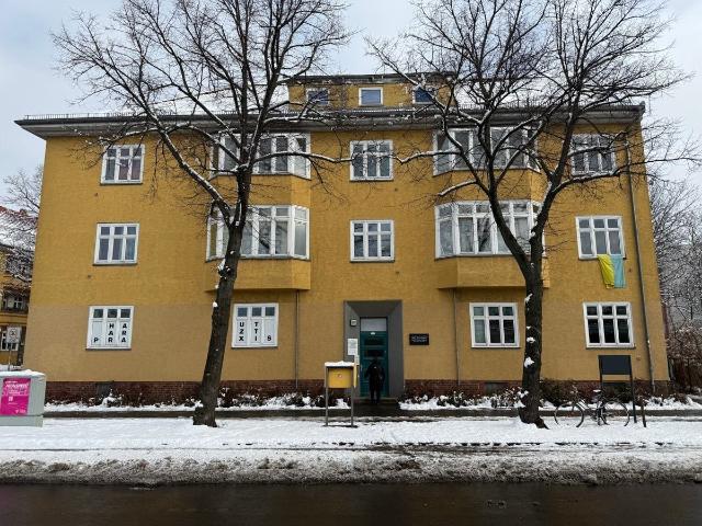 Gut vermietete Altbauwohnung, nahe WISTA *Wintergarten*EBK*Wannenbad