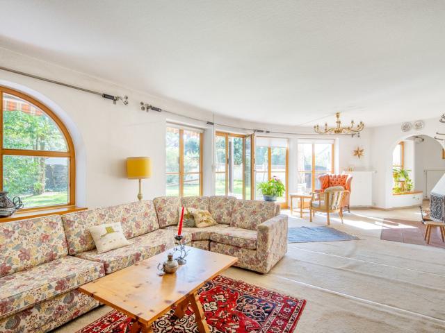 Gute Infrastruktur trifft auf ruhige Lage Exklusives Architektenhaus mit 790 m² Grundstücksfläche