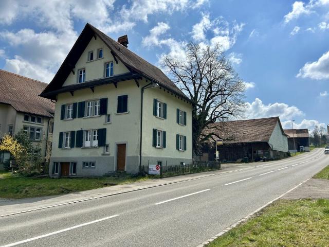 Gutshof mit zwei Wohnungen, Scheune und Umschwung