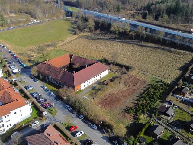 Gutshof & landwirtschaftliche Flächen