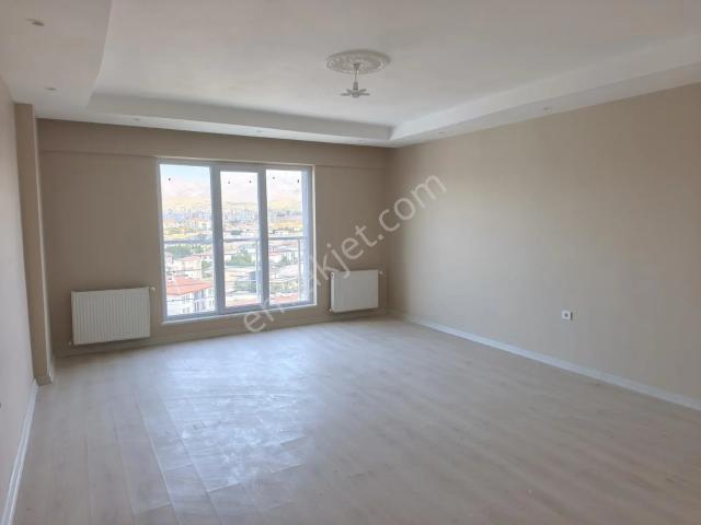 Güven Emlak'tan Yakınca Beykoz Sitesinde Kiralık 3+1 Daire