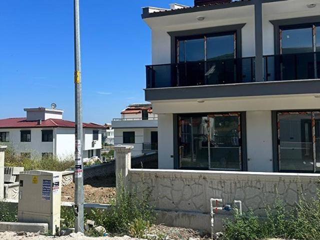 GÜVEN EMLAK'TAN GAZİPAŞA MAHALLESİNDE SATILIK BAHÇELİ İKİZ NİZAMLI VİLLA