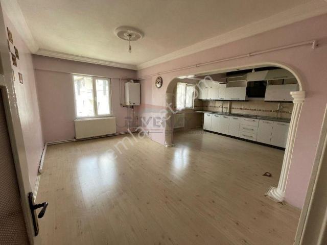 Güvenay Çorum 23 Nisan Okulu Karşısı Satılık Ara Kat Ters Dubleks Daire
