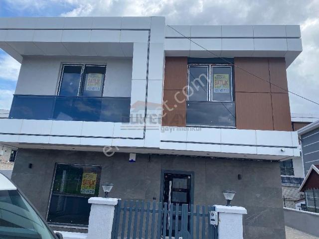 Güvenay Çorum Kubatlar Halı Saha Yanı Satılık Villa