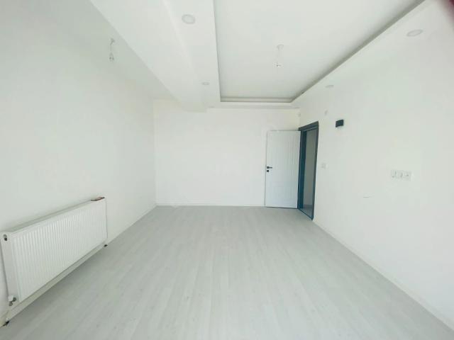 Güven'den Karaağaç'ta Caddeye Yakın Ara Kat Kiralık 2+1 Daireler