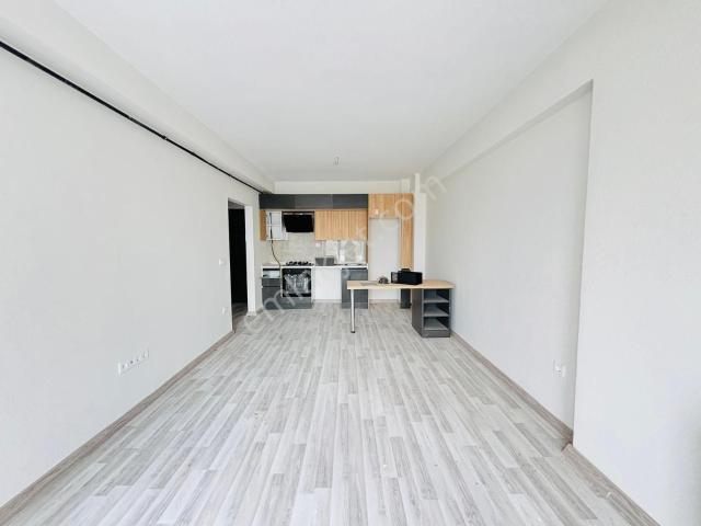 Güven'den Site İçerisinde 7/24 Güvenlikli Havuzlu Kiralık 1+1 Ev