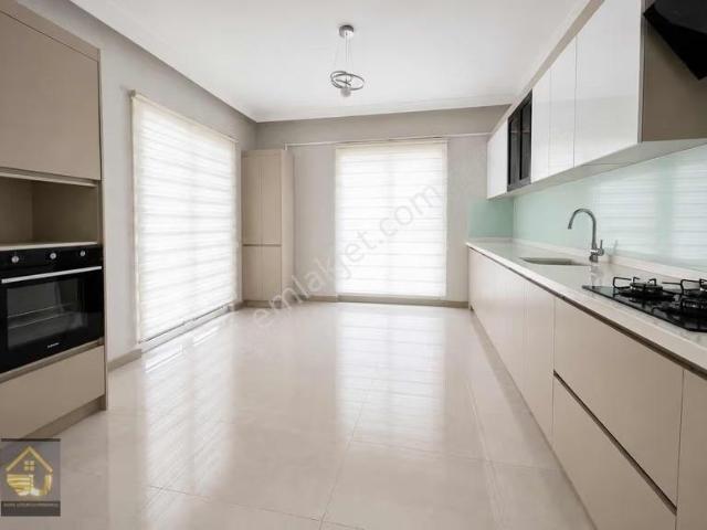 Güvenlıklı Sıtede 1.kat3 + 1 150 Metre² Ultra Lüks Kıralık