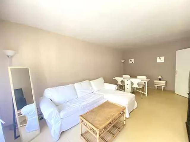 Guyancourt 78280 Location appartement 2 pièces t2 au dernier étage
