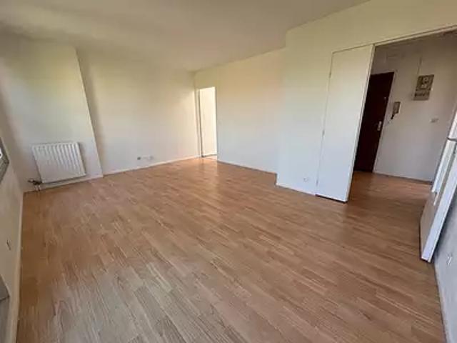 Guyancourt 78280 Location appartement 2 pièces t2 au dernier étage