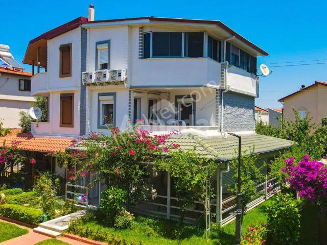 Güzelçamlı'da Denize 250m Mesafede Bakımlı 3+2 Tripleks Villa
