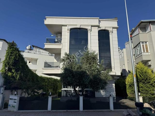 Güzeloba Mahallesinde Eşyalı Satılık 1+1 Daire