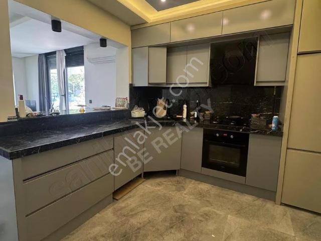 Güzeloba Merkezi Konumda Ebeveyn Banyolu Full Yapılı 1+1 Daire