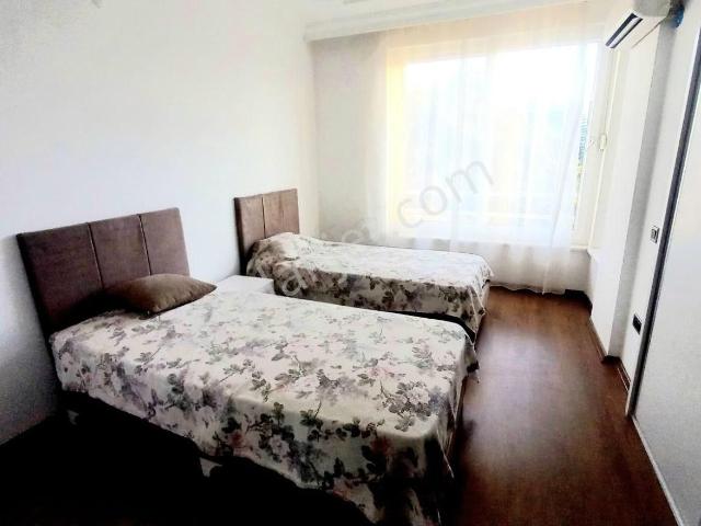 Güzeloba'da Havuzlu Site İçi 4+1 Satılık Villa