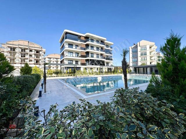 Güzeloba'da_prestijli 2+1 Lokasyonda Modern Mimariye en/fa