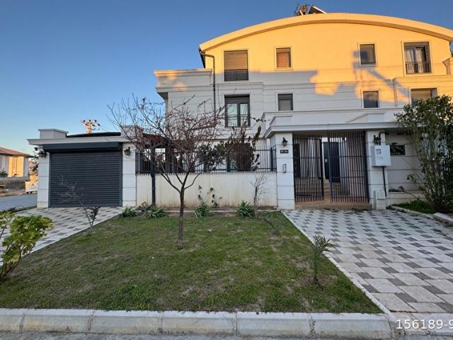 GÜZELOBADA SATILIK ASANSÖRLÜ LÜKS 5+1 VİLLA