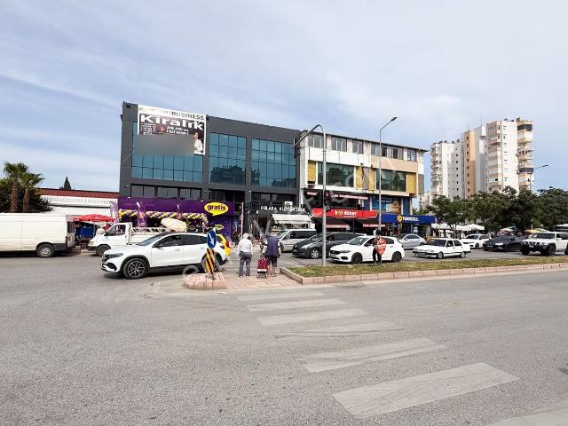 Güzeloba'da Yüksek Görünürlüğe Sahip Cadde Üzeri Kiralık İşyeri