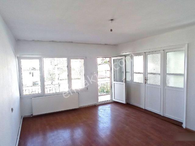 Güzelbahçe Merkezde Kapalı Mutfaklı Deniz Manzaralı 2+1 Daire Kiralık
