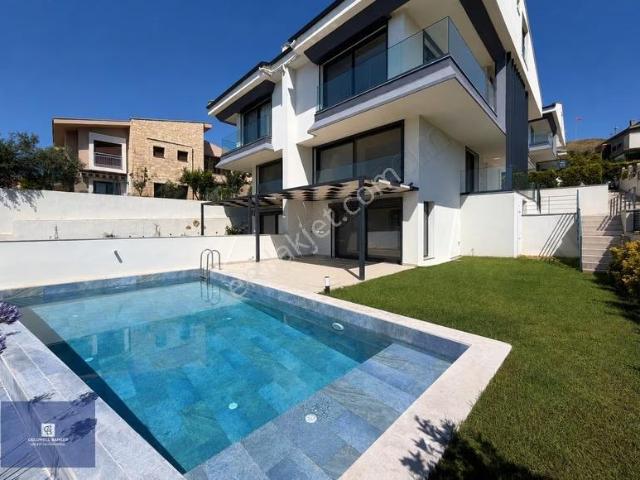 Güzelbahçe Kahramandere 5+2 Tripleks Müstakil Havuzlu Villa