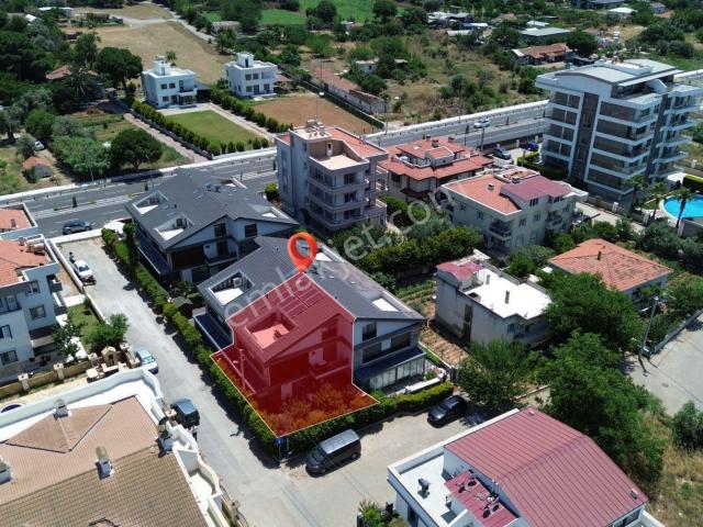 Güzelbahçe'de Köşe Konumlu, Teraslı Ve Kış Bahçeli Özel Villa