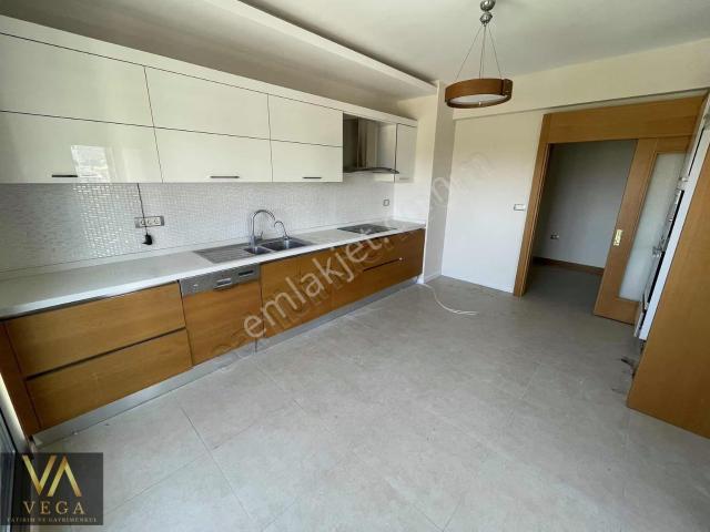 Güzelyurt Mahallesi Site İçinde Kiralık 4+1 Arakat Daire