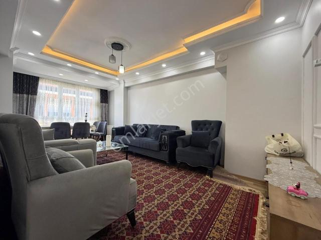 Güzelyurt Mahallesi 2+1 Fırsat Daire Metrobüse Yakın Dekorlu!