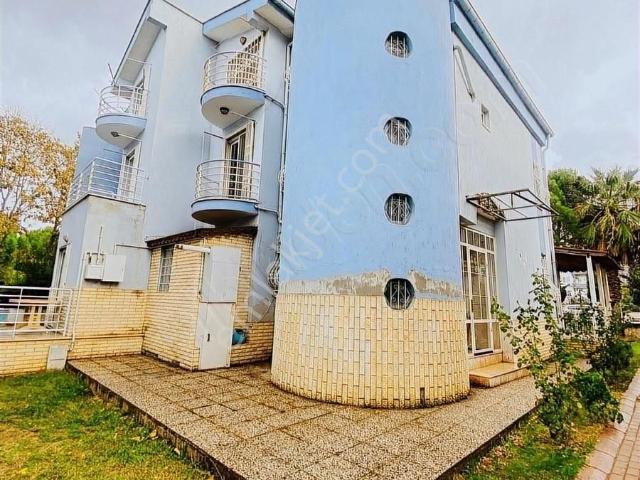 Güzelyurt Mh. İşlek Cadde Üzeri 4+1 Site İçi Triplex Villa