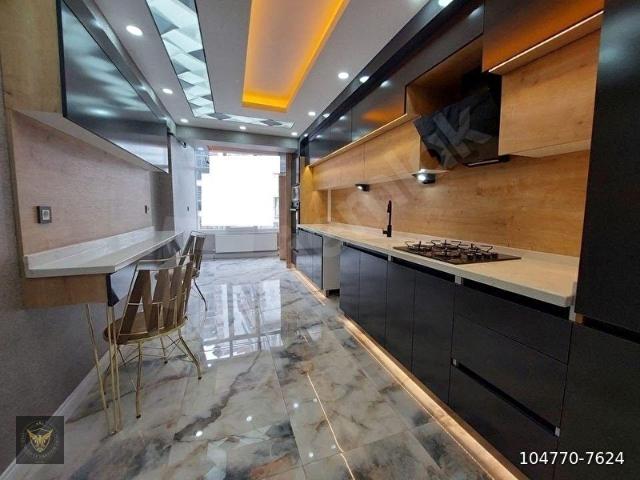 GÜZELYURT MH.METROBÜSE 10'DK BÖLGENİN EN LÜX TASARIMLI 2+1 DAİREMİZ