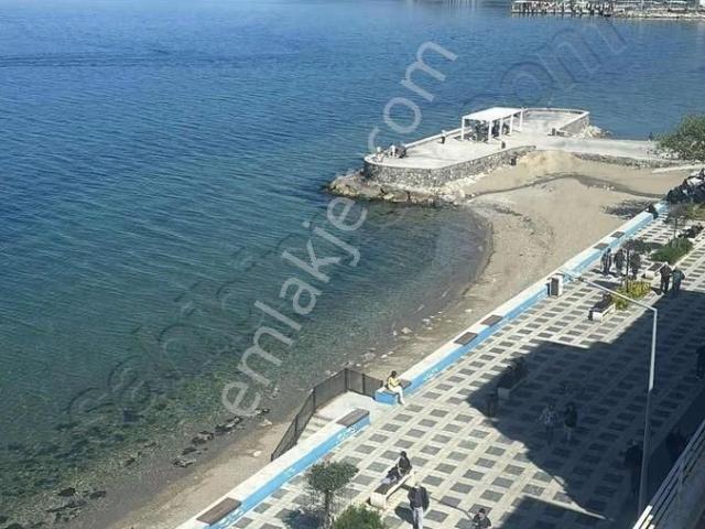 Guzelyalı Da Denize Sıfır 3+1 Manzaralı Daire