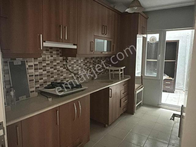 Güzelyalı'da Sahil Yakını 2+1 Arakat Doğalgazlı Otoparklı Daire